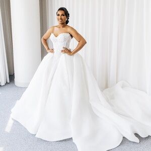 Leah Da Gloria – Anastasia Wedding Gown